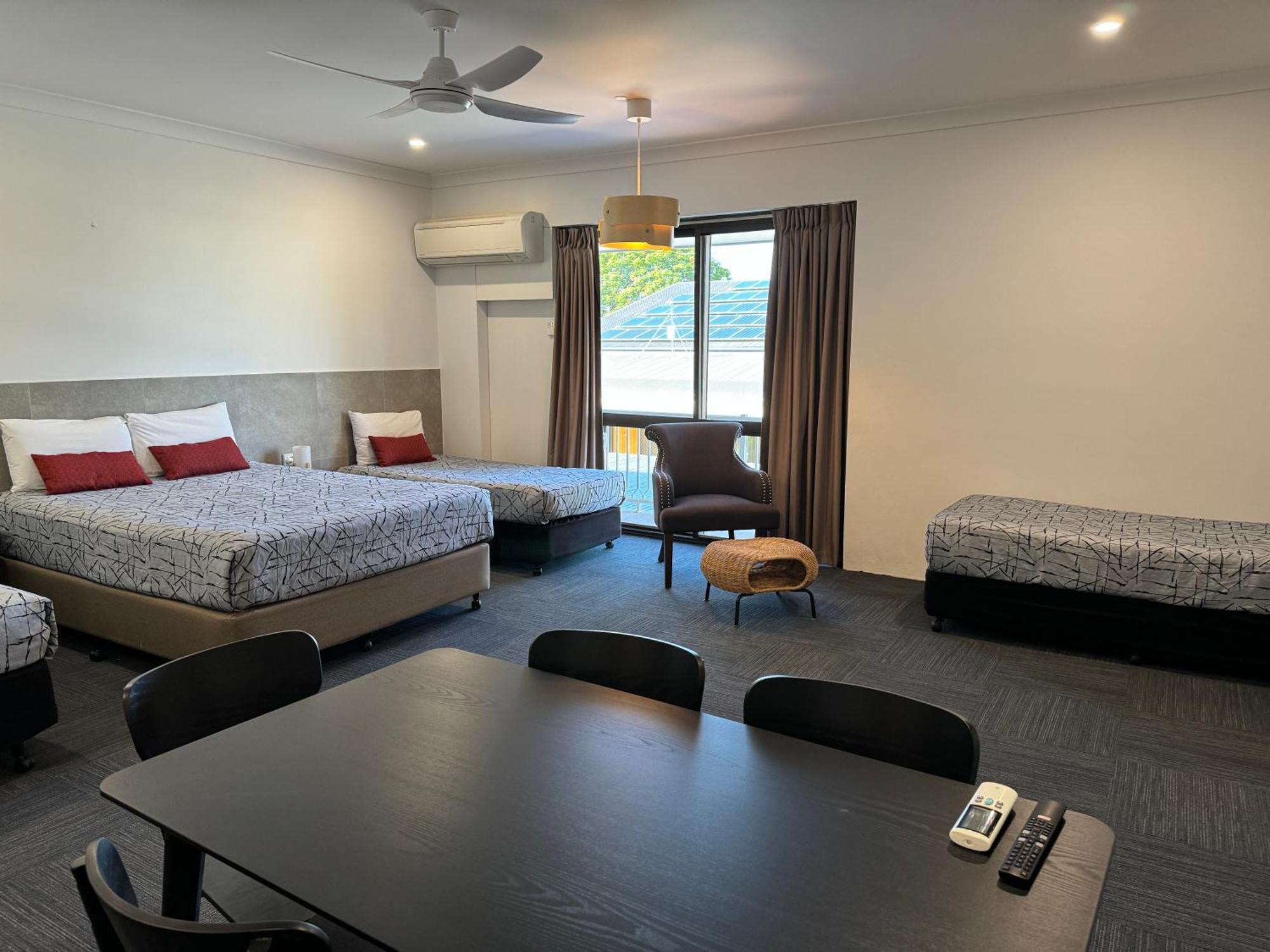 Longreach Motor Inn Екстер'єр фото