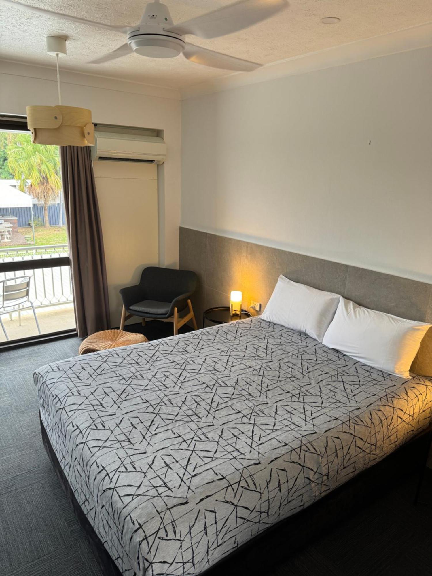 Longreach Motor Inn Екстер'єр фото