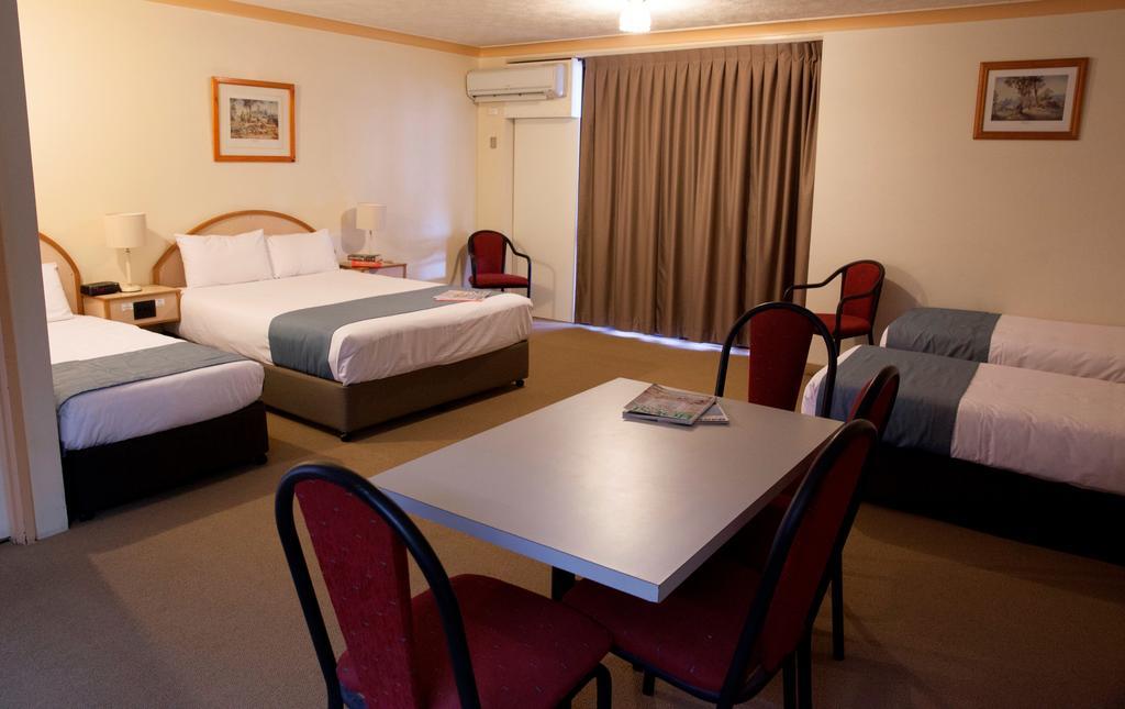 Longreach Motor Inn Екстер'єр фото