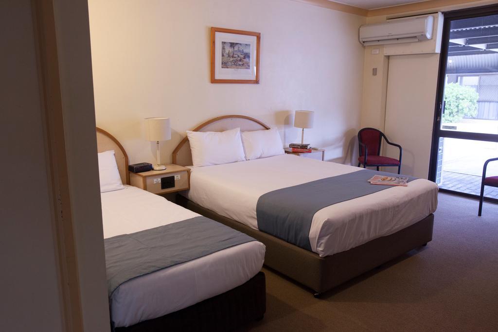 Longreach Motor Inn Екстер'єр фото