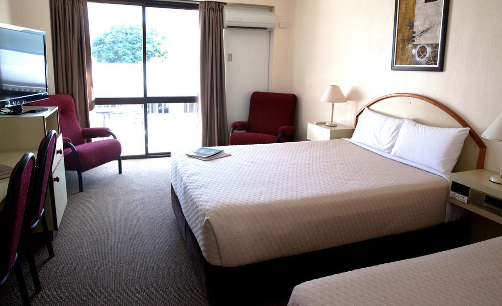 Longreach Motor Inn Екстер'єр фото