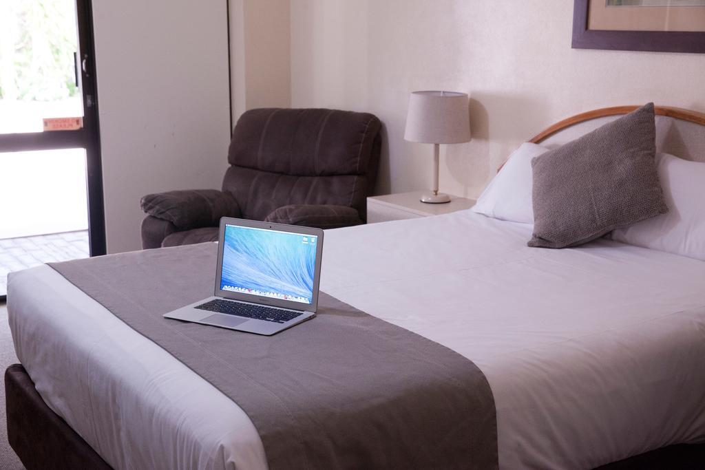 Longreach Motor Inn Екстер'єр фото