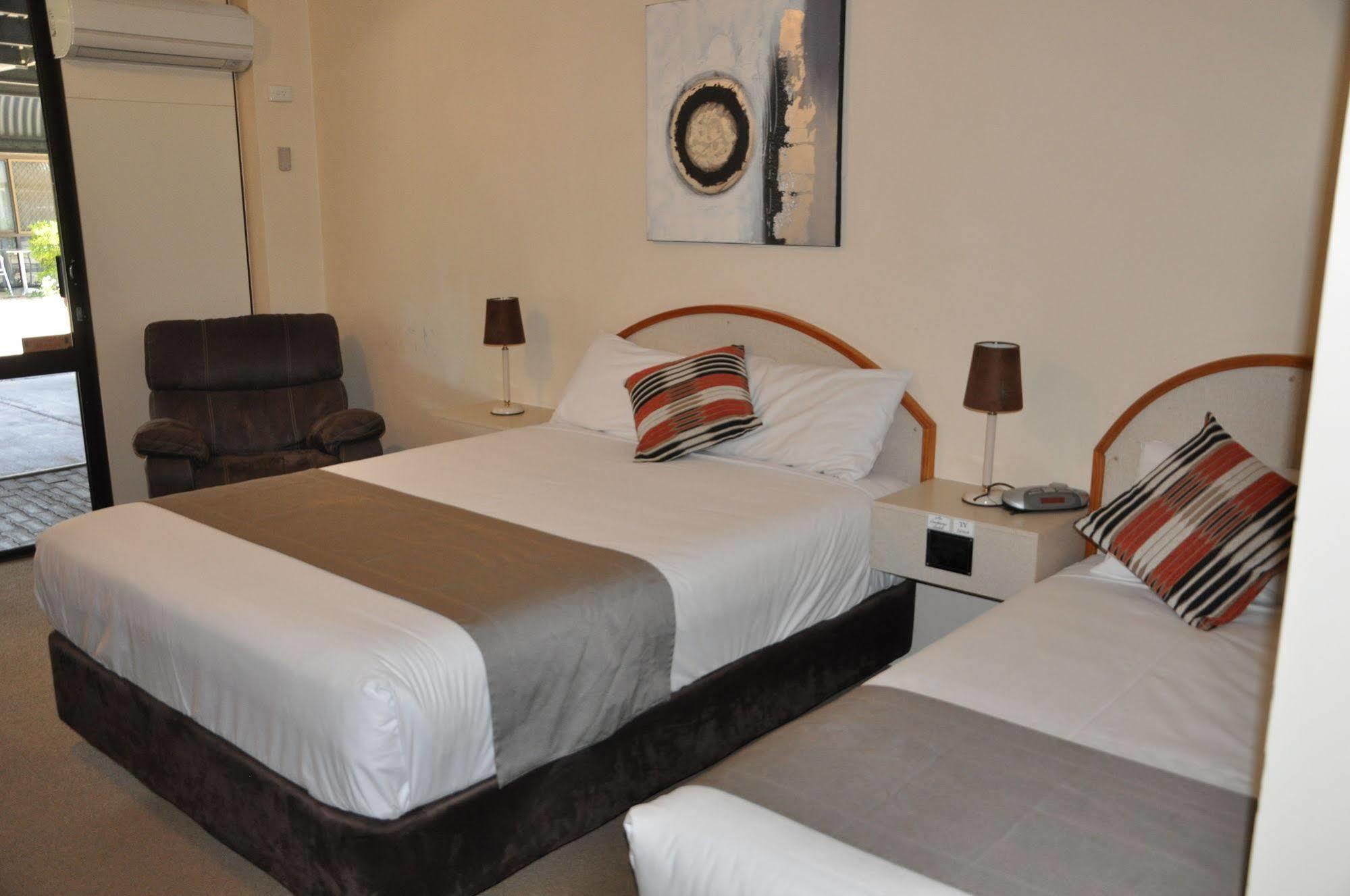 Longreach Motor Inn Екстер'єр фото